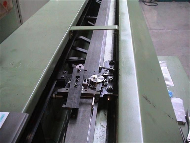 weaving machine for wilton carpet and artificial grass